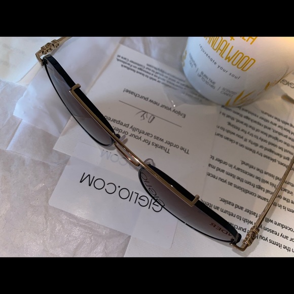 Salvatore ferragamo Sunglasses gold with black rims and brown tinted lenses - Picture 6 of 16